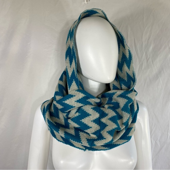 Jeongsook Oh Chevron Beige and Teal Soft Warm Infinity Snood Scarf - Picture 4 of 7